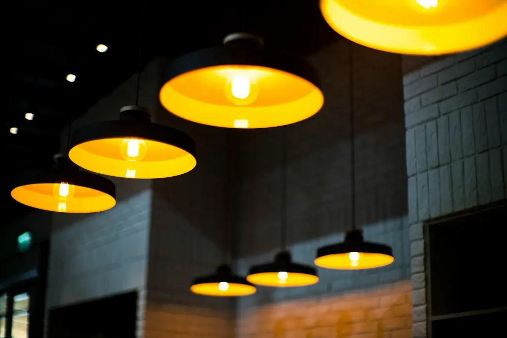 unsplash_v0zi2MNb8Io_lamps.webp